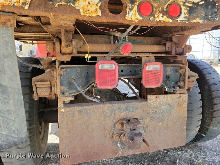 image for item NB9961 1987 Ford F800 dump truck