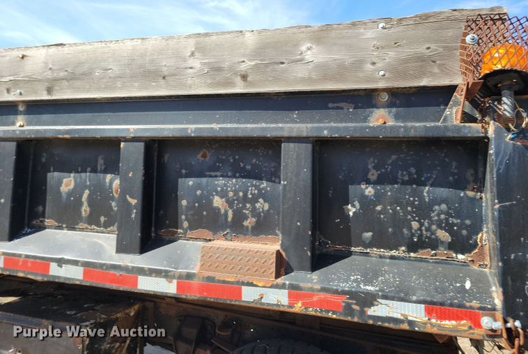 image for item NB9961 1987 Ford F800 dump truck