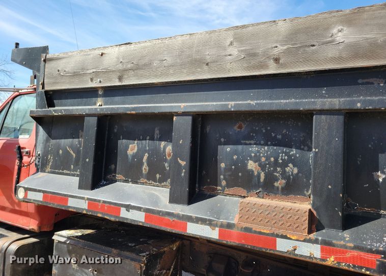image for item NB9961 1987 Ford F800 dump truck
