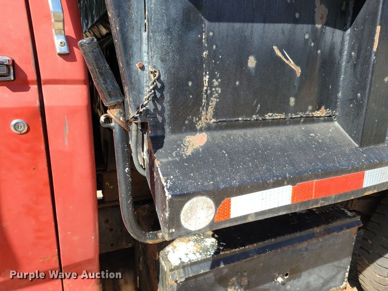 image for item NB9961 1987 Ford F800 dump truck