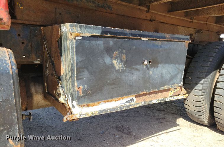 image for item NB9961 1987 Ford F800 dump truck