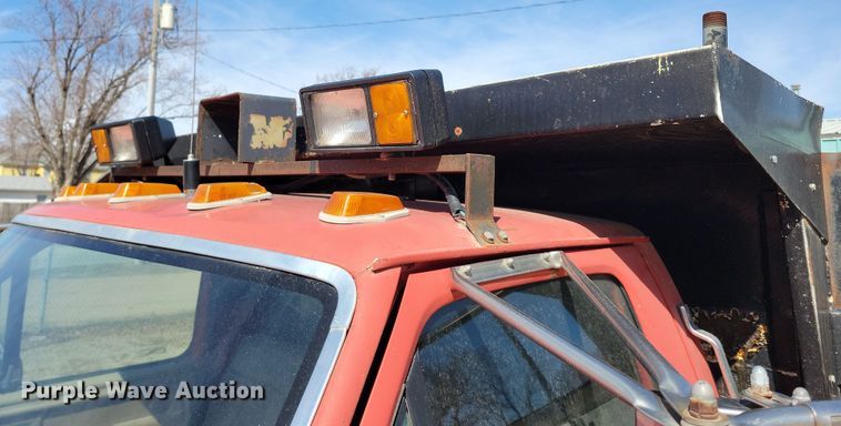 image for item NB9961 1987 Ford F800 dump truck