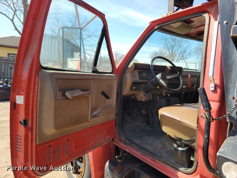 image for item NB9961 1987 Ford F800 dump truck