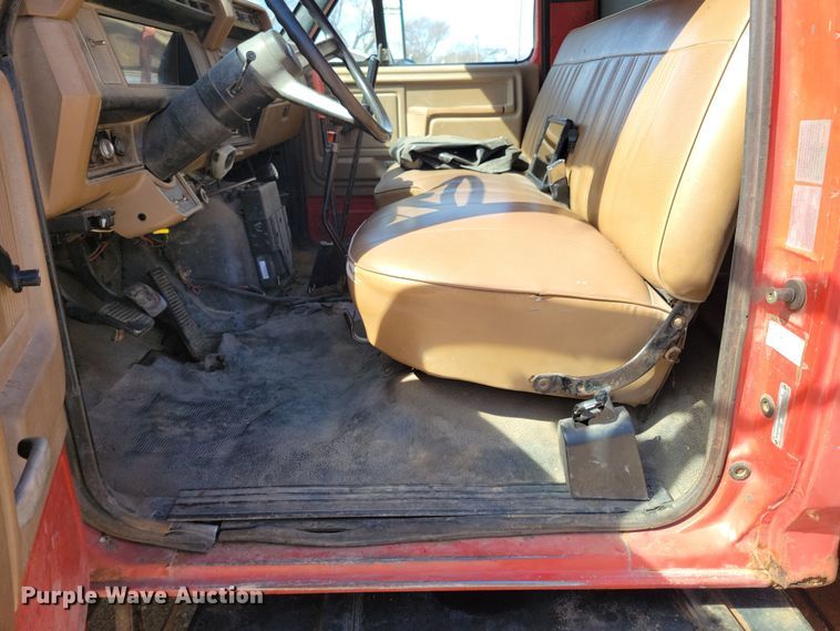 image for item NB9961 1987 Ford F800 dump truck