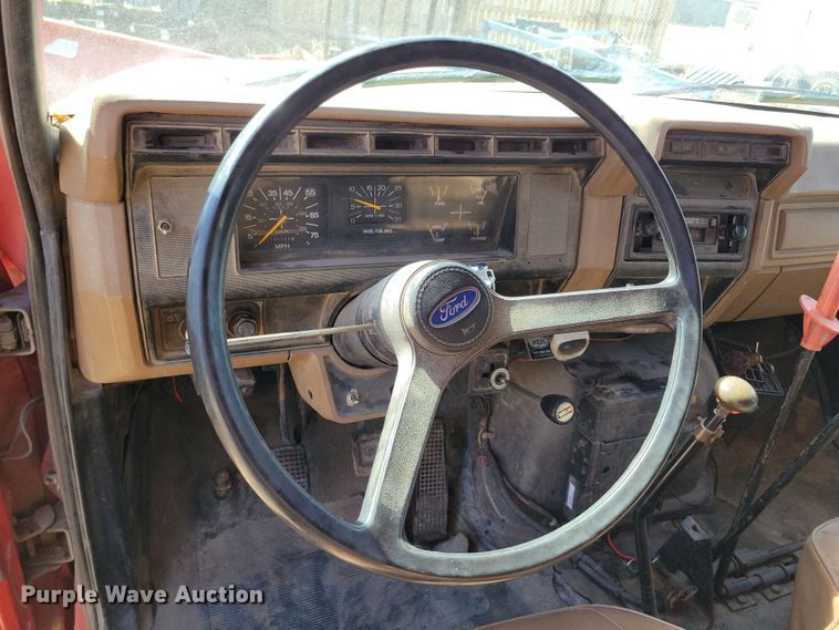 image for item NB9961 1987 Ford F800 dump truck