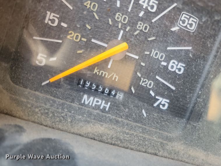 image for item NB9961 1987 Ford F800 dump truck