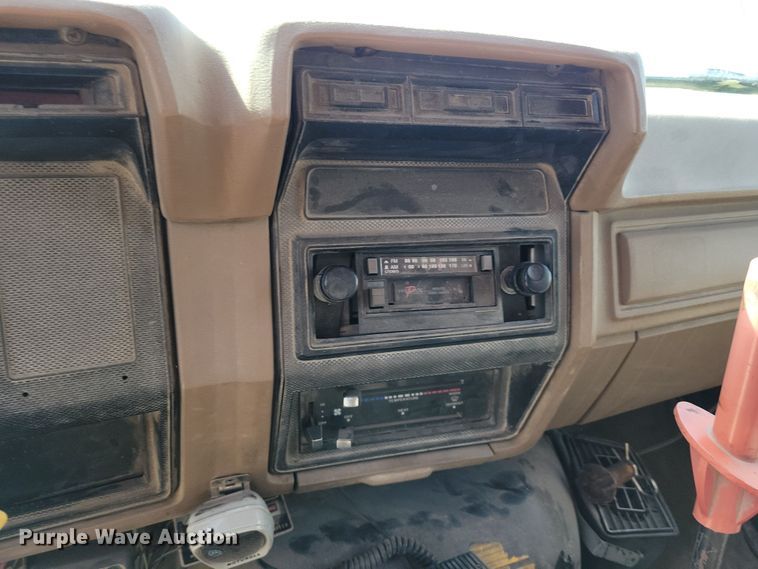 image for item NB9961 1987 Ford F800 dump truck