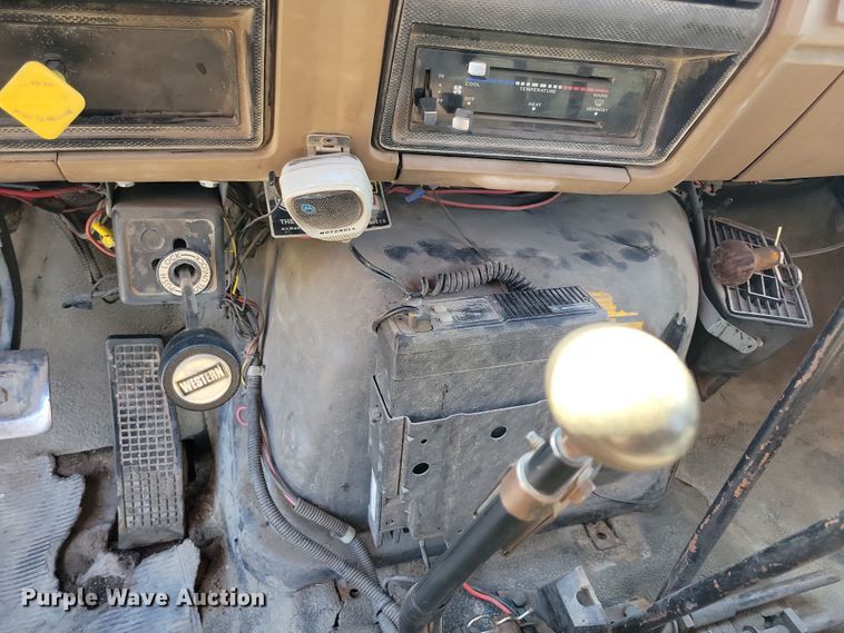 image for item NB9961 1987 Ford F800 dump truck