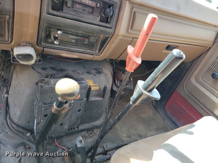 image for item NB9961 1987 Ford F800 dump truck