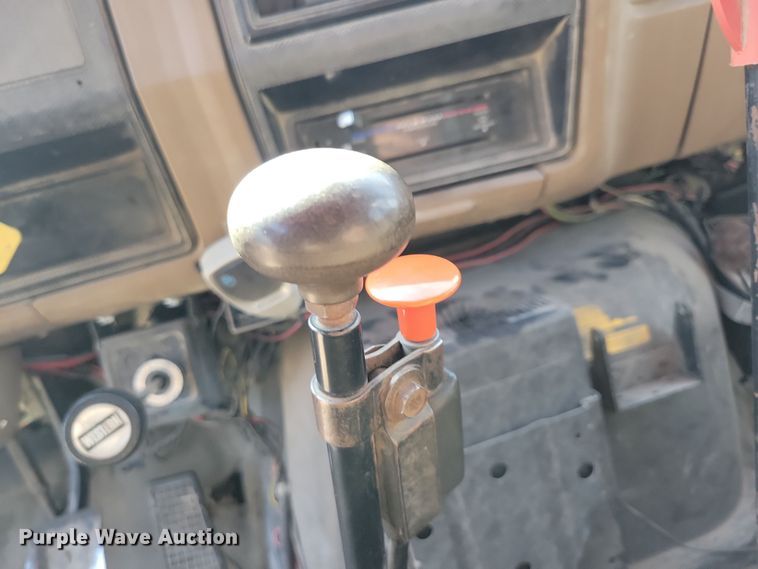 image for item NB9961 1987 Ford F800 dump truck