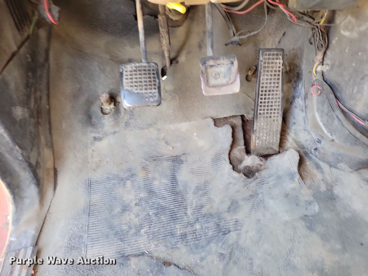 image for item NB9961 1987 Ford F800 dump truck