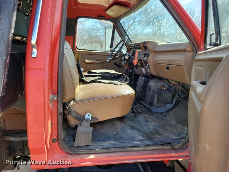 image for item NB9961 1987 Ford F800 dump truck