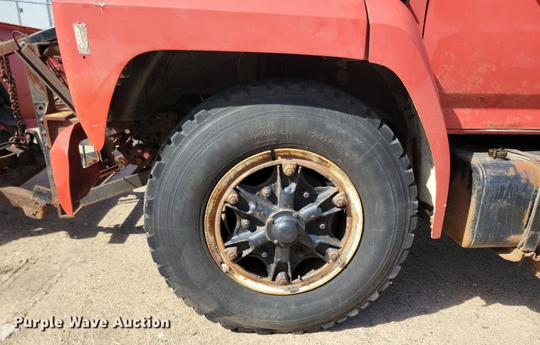 image for item NB9961 1987 Ford F800 dump truck