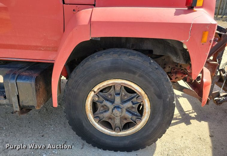 image for item NB9961 1987 Ford F800 dump truck