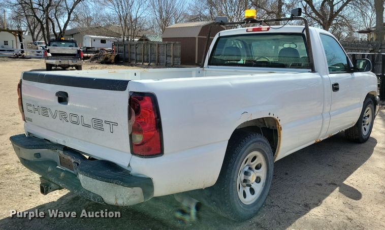 image for item NB9964 2005 Chevrolet Silverado 1500 pickup truck