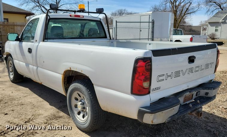 image for item NB9964 2005 Chevrolet Silverado 1500 pickup truck