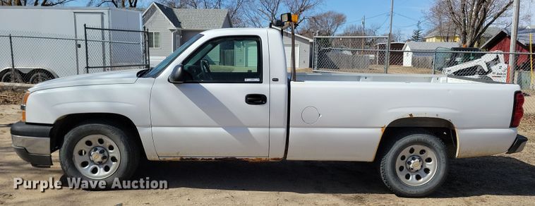image for item NB9964 2005 Chevrolet Silverado 1500 pickup truck