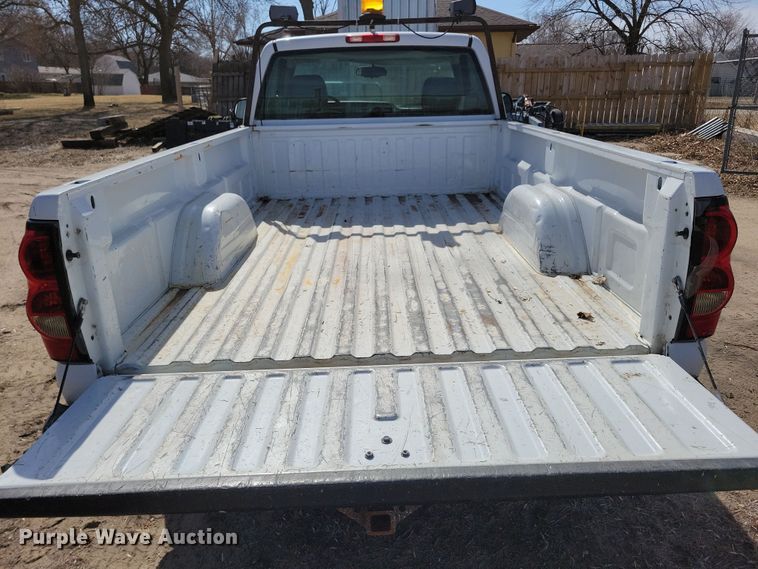 image for item NB9964 2005 Chevrolet Silverado 1500 pickup truck