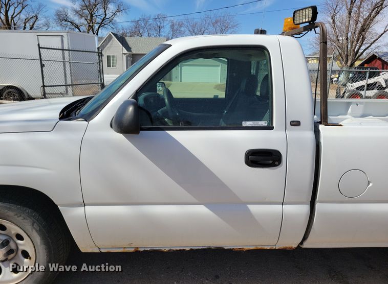 image for item NB9964 2005 Chevrolet Silverado 1500 pickup truck