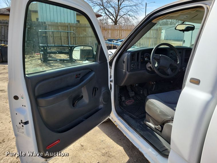 image for item NB9964 2005 Chevrolet Silverado 1500 pickup truck