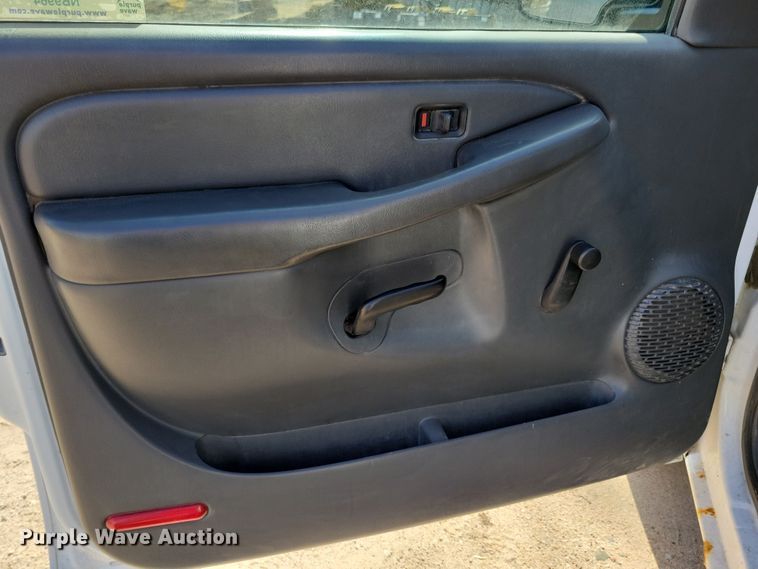 image for item NB9964 2005 Chevrolet Silverado 1500 pickup truck