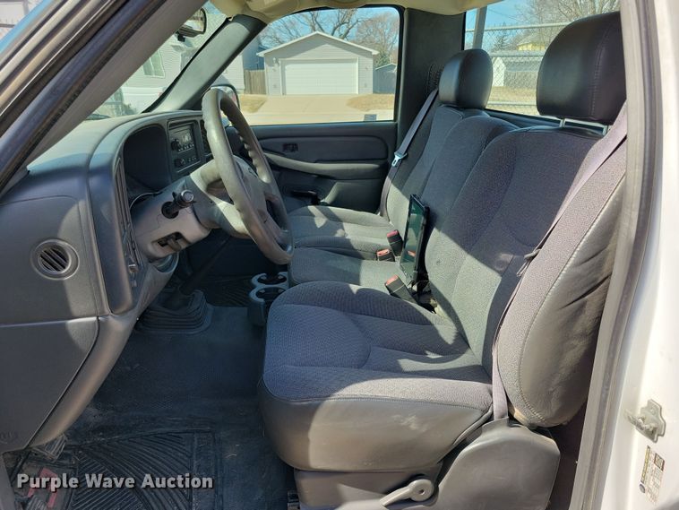 image for item NB9964 2005 Chevrolet Silverado 1500 pickup truck