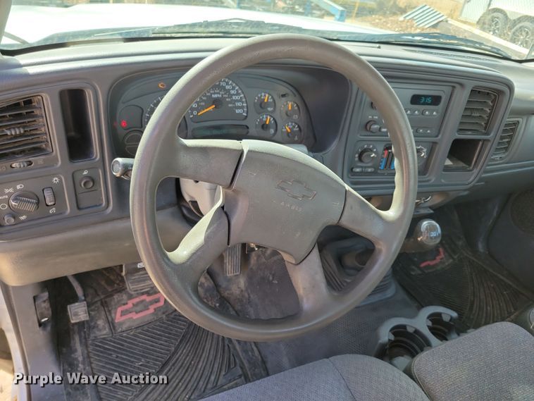 image for item NB9964 2005 Chevrolet Silverado 1500 pickup truck