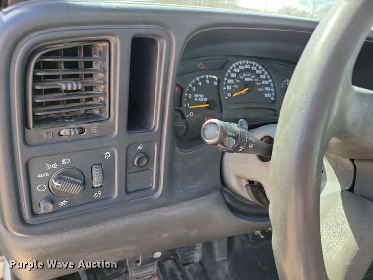 image for item NB9964 2005 Chevrolet Silverado 1500 pickup truck