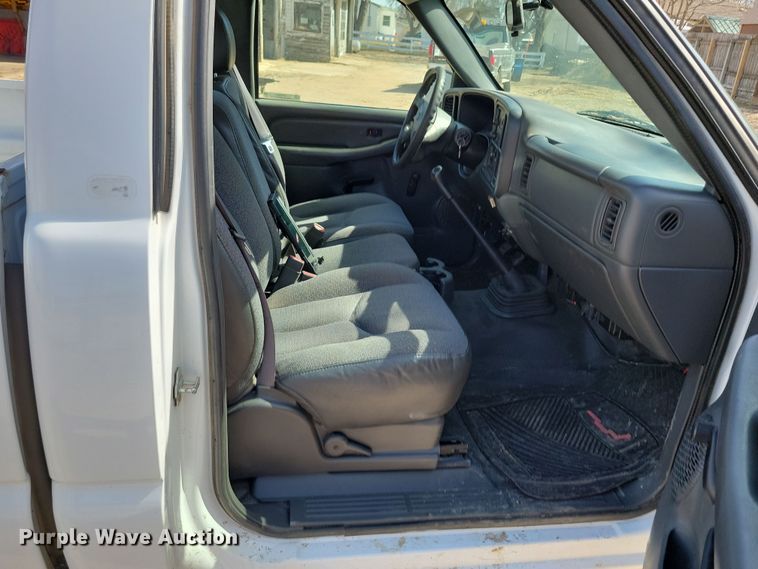 image for item NB9964 2005 Chevrolet Silverado 1500 pickup truck