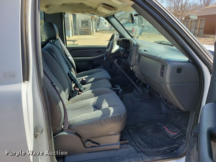 image for item NB9964 2005 Chevrolet Silverado 1500 pickup truck