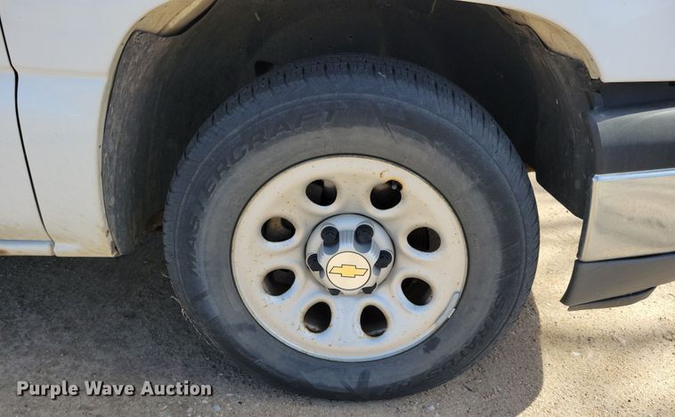 image for item NB9964 2005 Chevrolet Silverado 1500 pickup truck