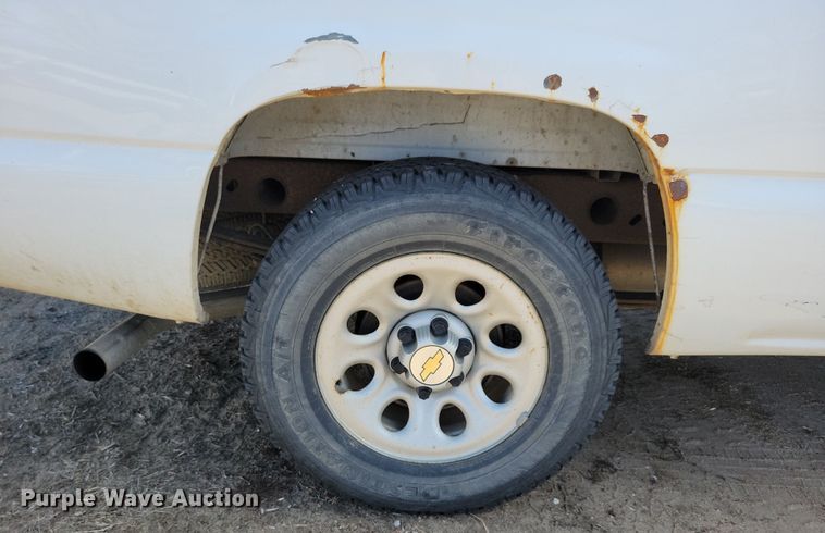image for item NB9964 2005 Chevrolet Silverado 1500 pickup truck