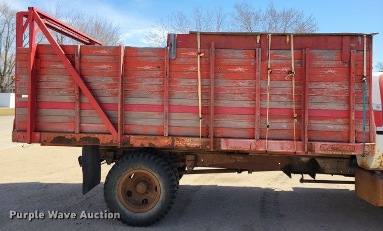 image for item NB9965 1974 Chevrolet C60 grain truck