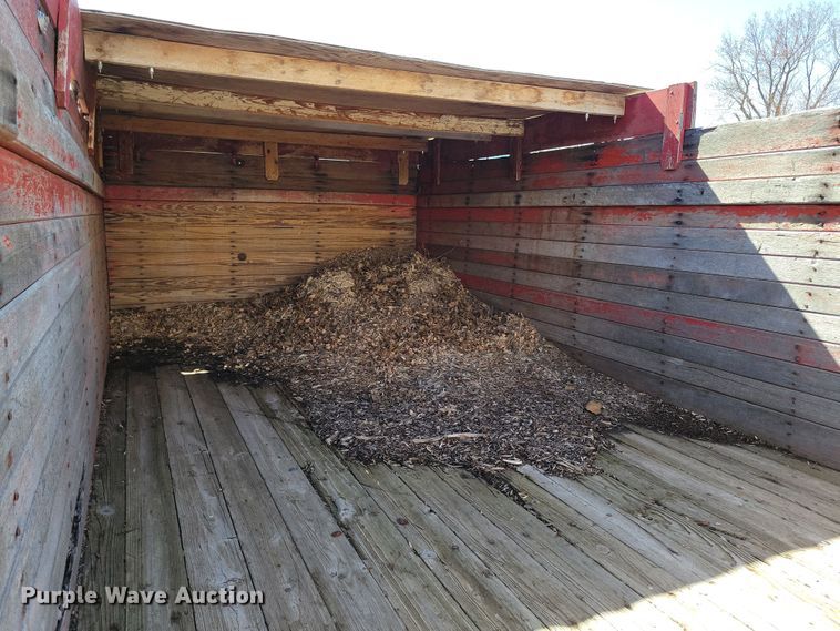 image for item NB9965 1974 Chevrolet C60 grain truck