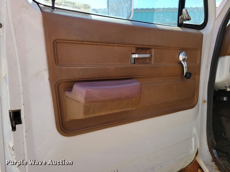 image for item NB9965 1974 Chevrolet C60 grain truck