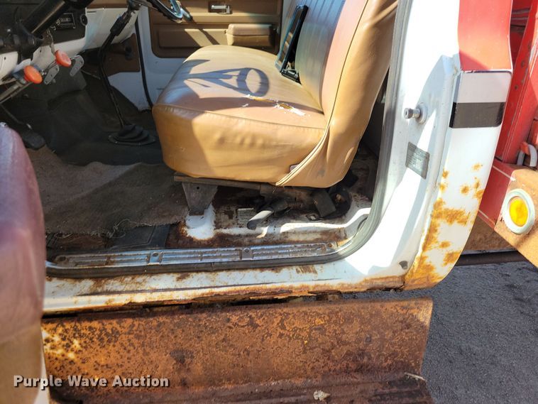 image for item NB9965 1974 Chevrolet C60 grain truck