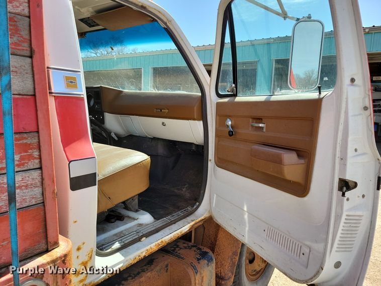 image for item NB9965 1974 Chevrolet C60 grain truck