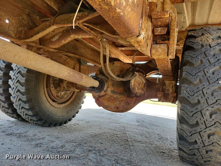 image for item NB9965 1974 Chevrolet C60 grain truck