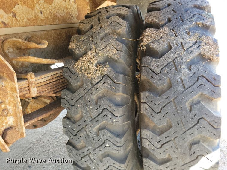 image for item NB9965 1974 Chevrolet C60 grain truck