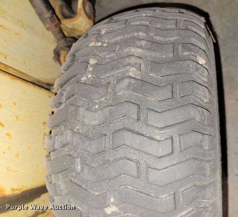 image for item NB9972 1991 Land Pride  0S1548 grain drill