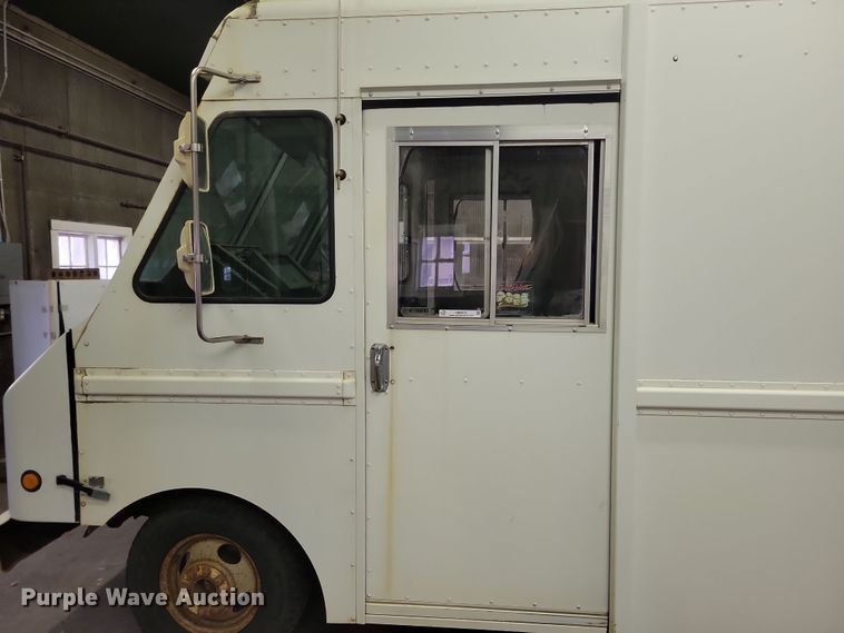 image for item NB9975 1997 Chevrolet  CP30 delivery van