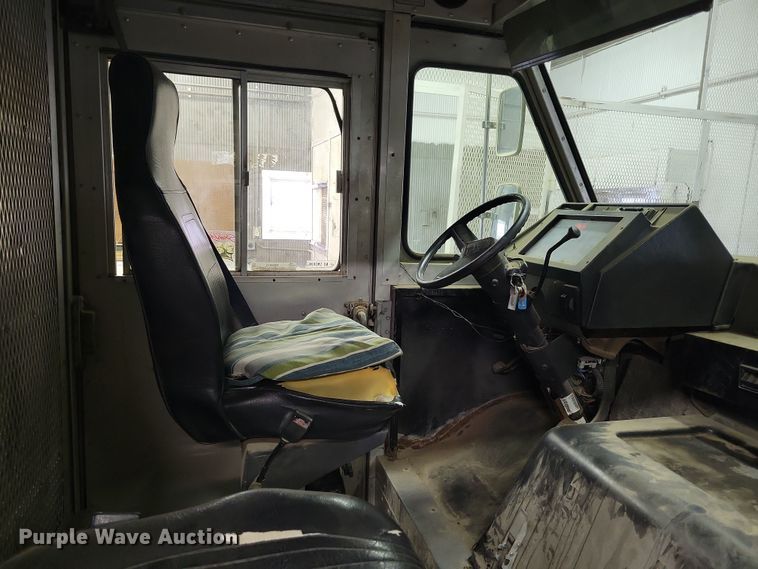 image for item NB9975 1997 Chevrolet  CP30 delivery van