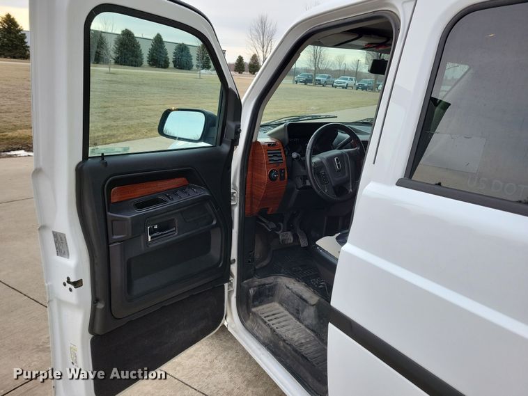 image for item NB9987 2014 MV-1 LX handicap accessible van