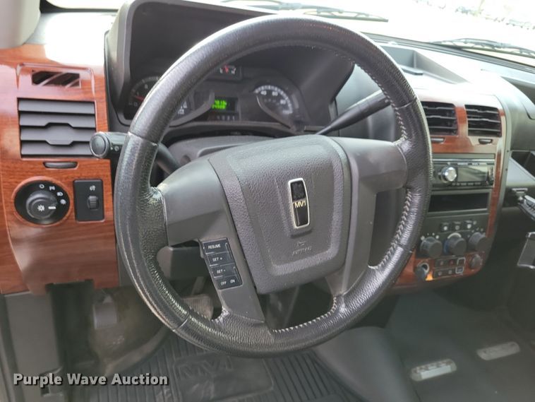 image for item NB9987 2014 MV-1 LX handicap accessible van