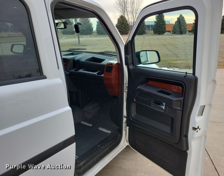 image for item NB9987 2014 MV-1 LX handicap accessible van