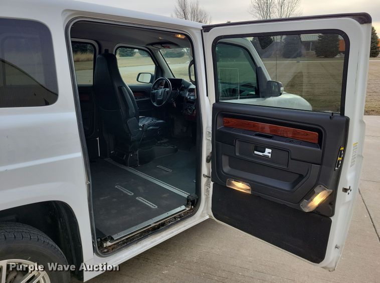 image for item NB9987 2014 MV-1 LX handicap accessible van