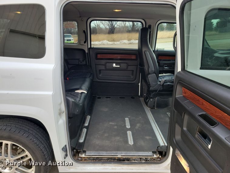 image for item NB9987 2014 MV-1 LX handicap accessible van