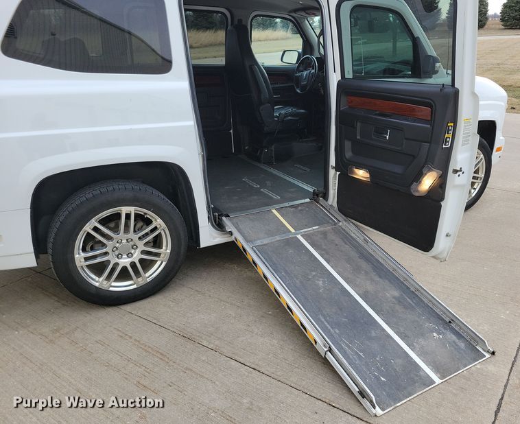 image for item NB9987 2014 MV-1 LX handicap accessible van