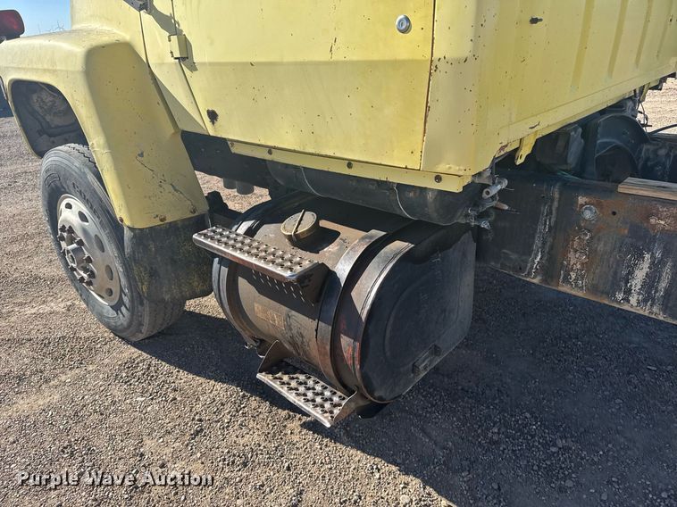 image for item NN9573 1979 Ford 8000 truck cab and chassis