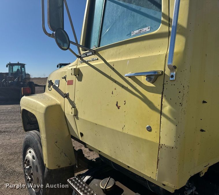 image for item NN9573 1979 Ford 8000 truck cab and chassis